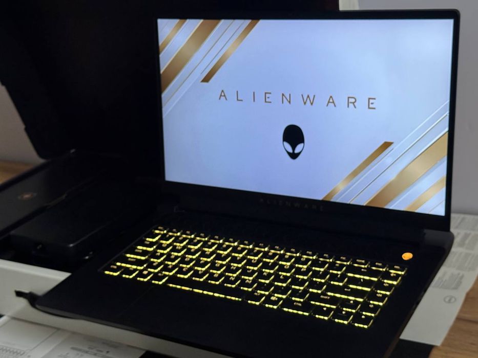 DELL ALIENWARE Gaming notebook RTX videokartali