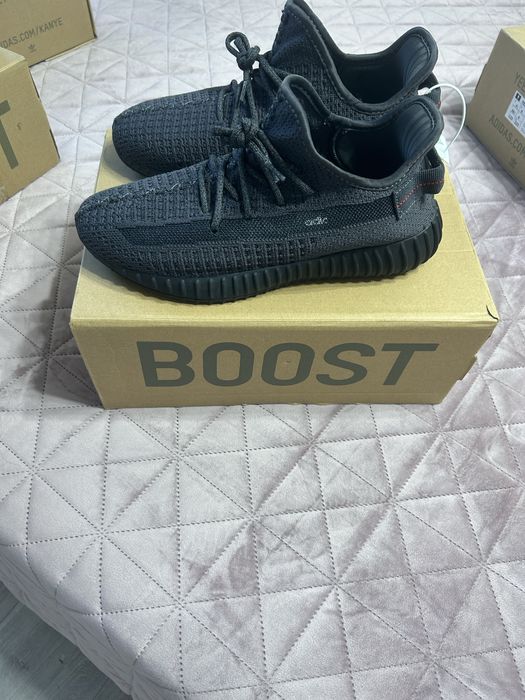 Yeezy boost 350 v2 static black