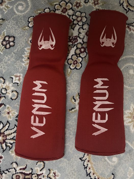 Продаю Футый и Перчатка и Шлем