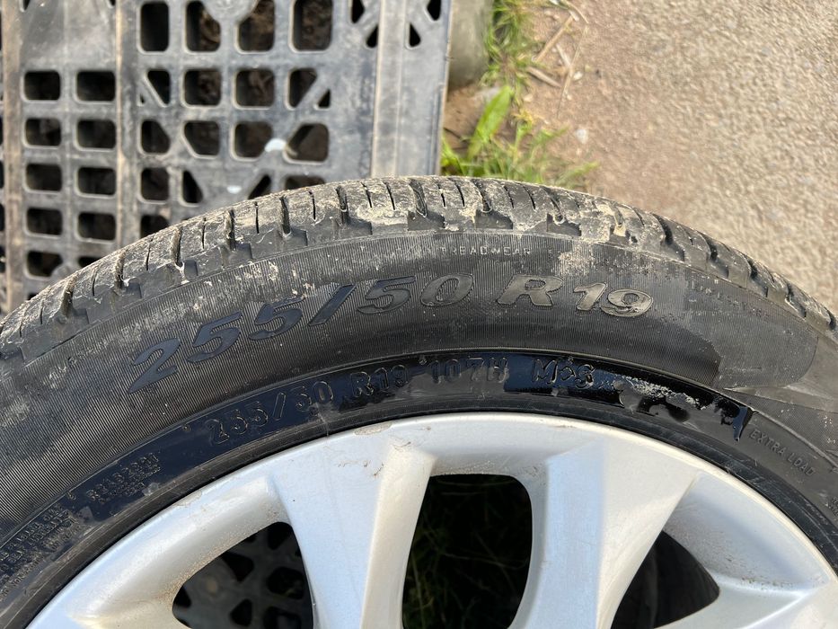 Продавам джанти с гуми Pirelli r19 255/50/19 5.112