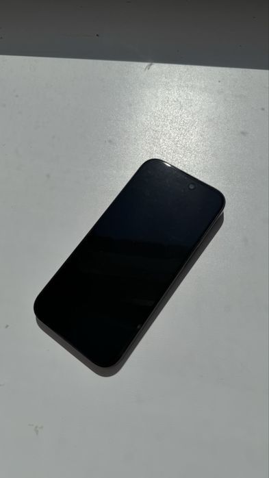 Продам iphone 15  на 256 гб