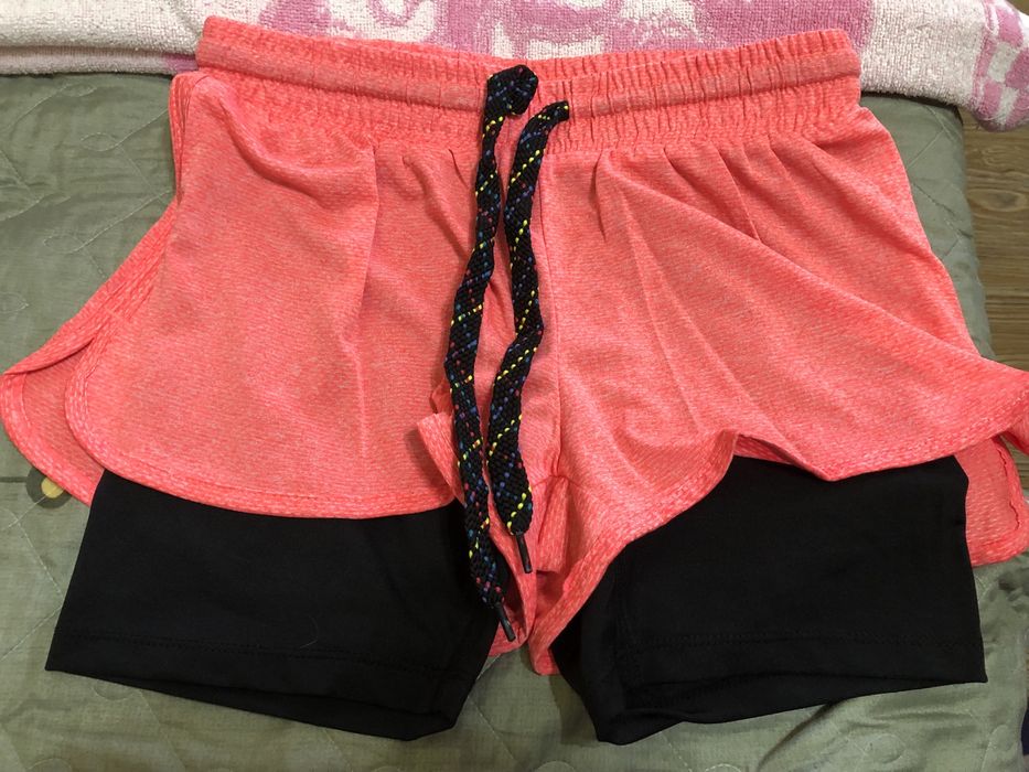 Продаются  спортивные шорты- тайтсы.