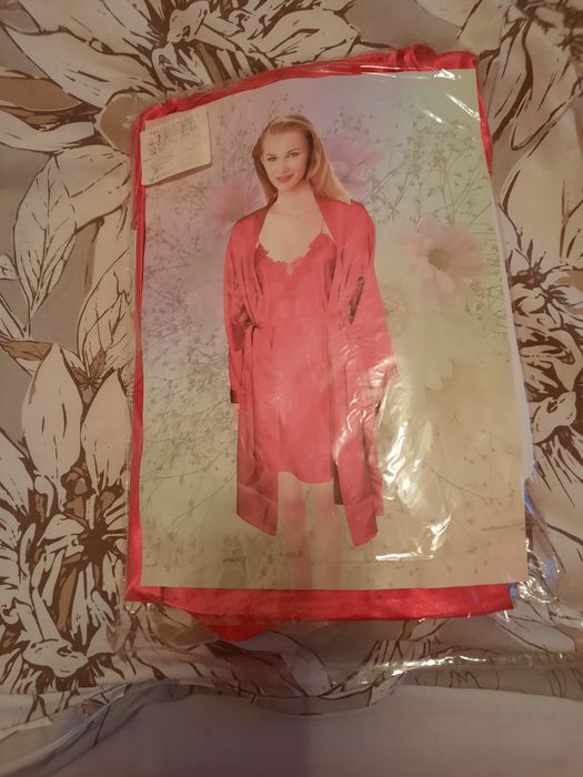 Set nou cămașă de noapte și halat mărimea L
