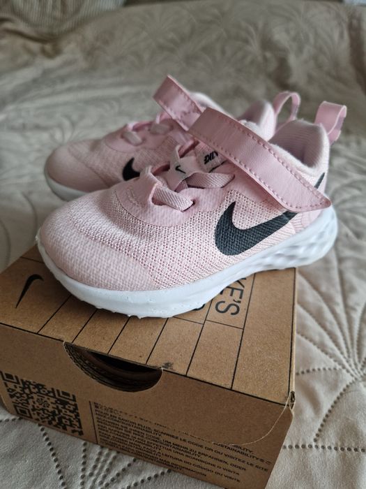 Детски сникърси Nike Revolution 6