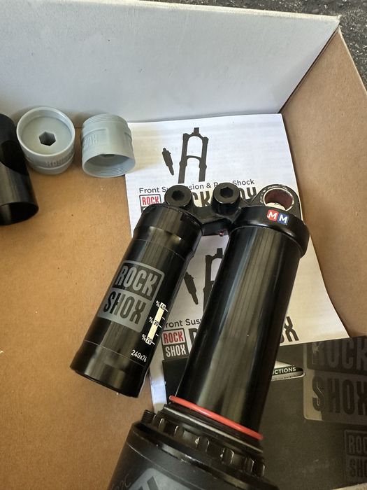 Шок RockShox  Vivid Air R2C и аксесоари