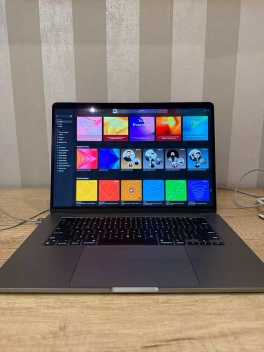 Срочно MacBook Air m2 15
