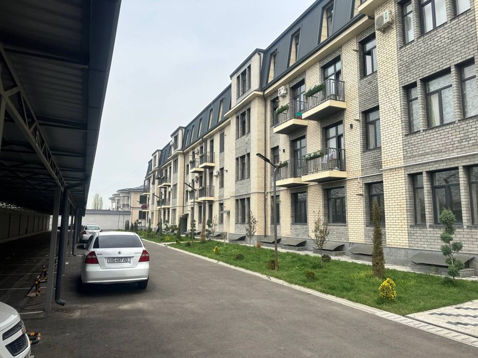 Хонадон сотилади зудлик бн, нахт, кредит банк оркали фарки юк. Арзон