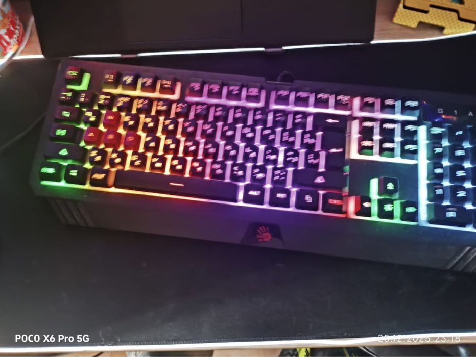 Продам клавиатуру