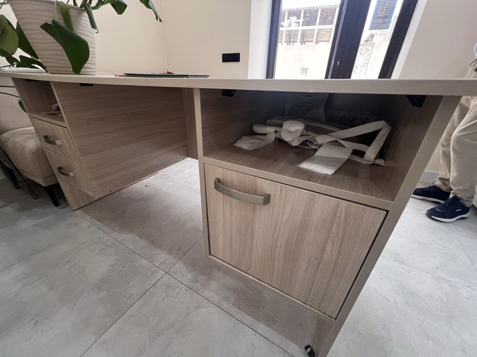 Продается офисный стол