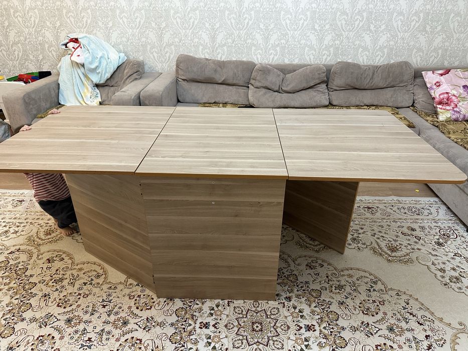 Книжный стол, в хорошем состоянии