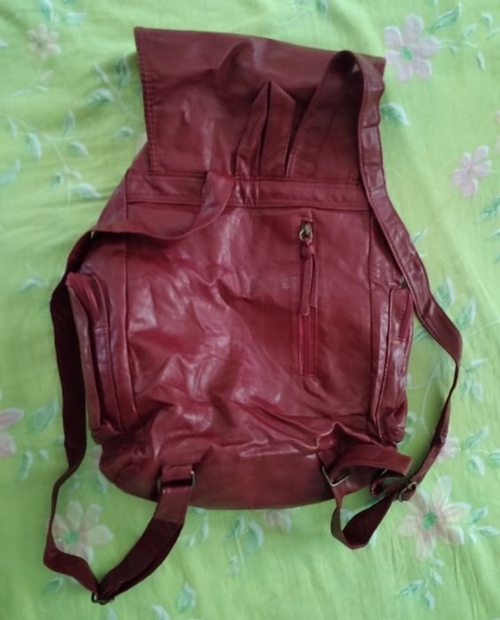 Раница и Спортна чанта-BENETTON.