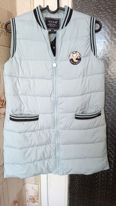 Продам женскую жилетку 46 размер 2500