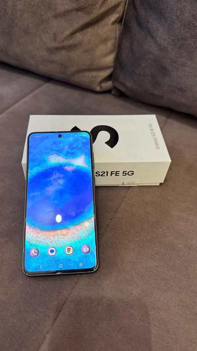 Samsung.  S21 FE