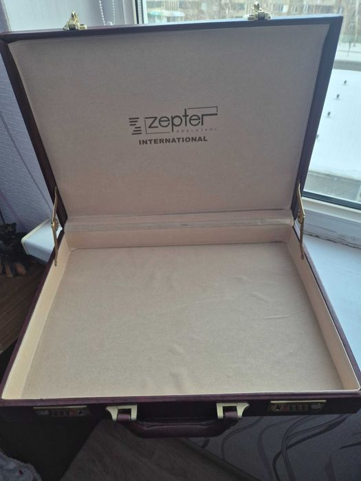 Дипломат с кодовым замком