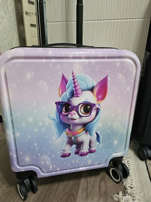 Чемодан для девочки с единорогом