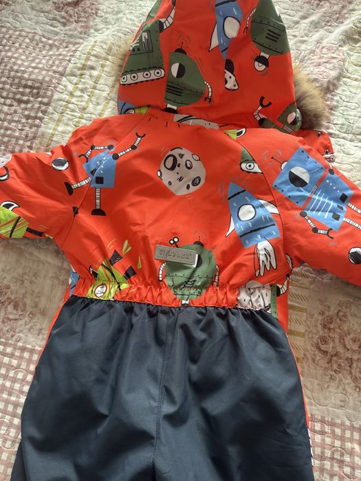 Зимний комбинезон и угги