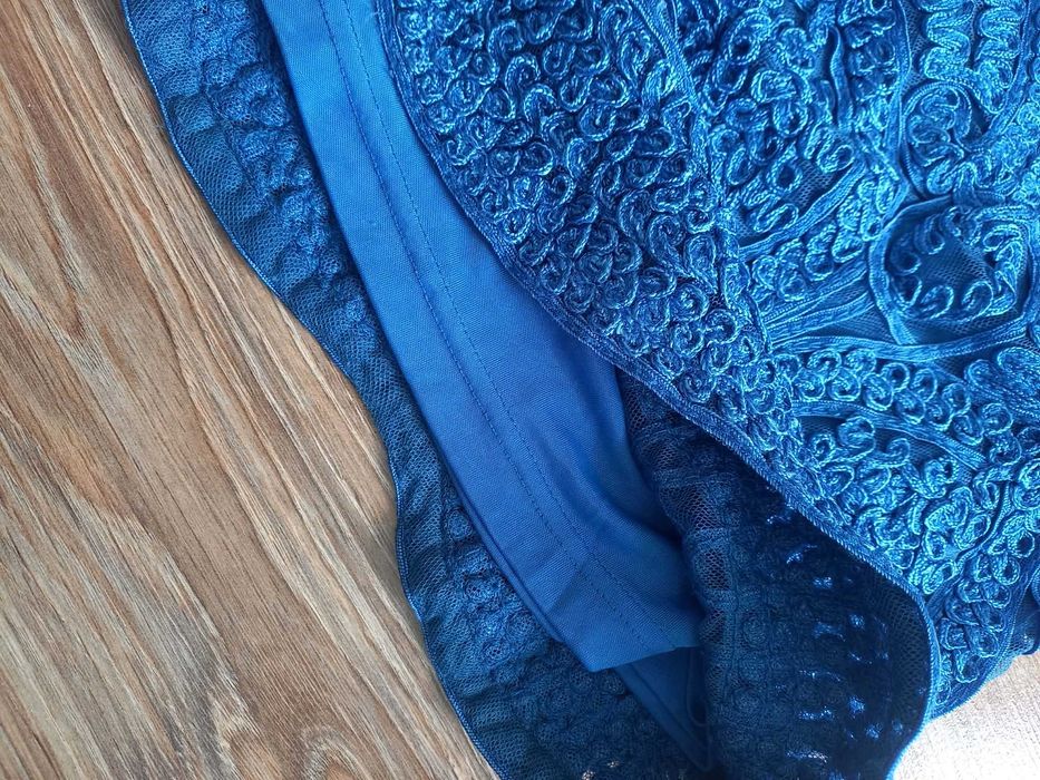 Страхотна рокля кралско синьо цена 10 евро