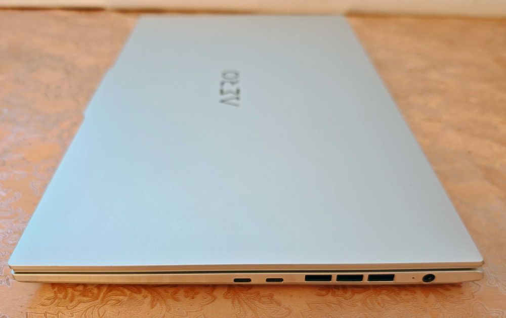 Intel Core i7 12700H/NVidia GeForce RTX 3070ti 8GB/16GB RAM/512GB SSD NVMe/4K Ultra HD 120hz HDR 1000 nits Mini LED/Gigabyte AERO 17