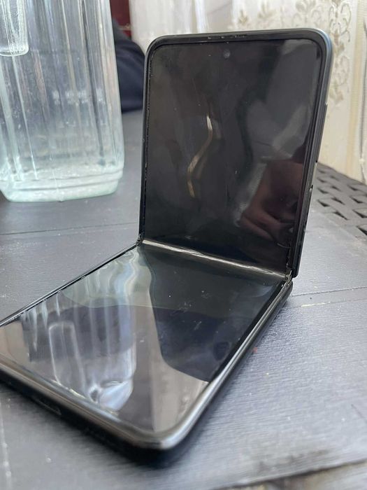 Galaxy z flip3 с неработещ дисплей