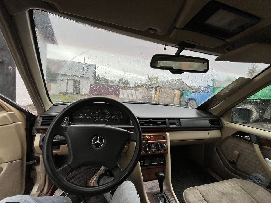 Продам мерс 124 живой