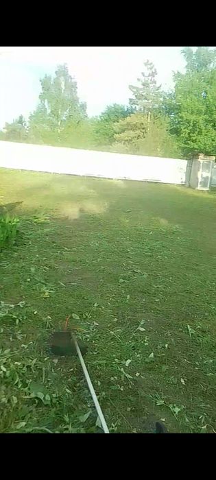 Скос Покос травы тримером
