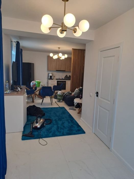 Se vinde casa la cheie !