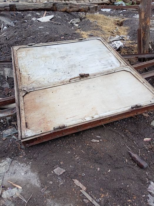 Продам ворота с коробкой