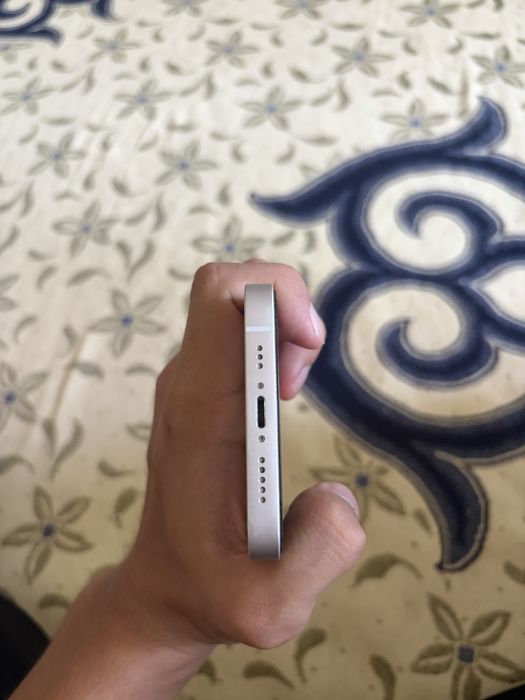 Iphone 13  Белый