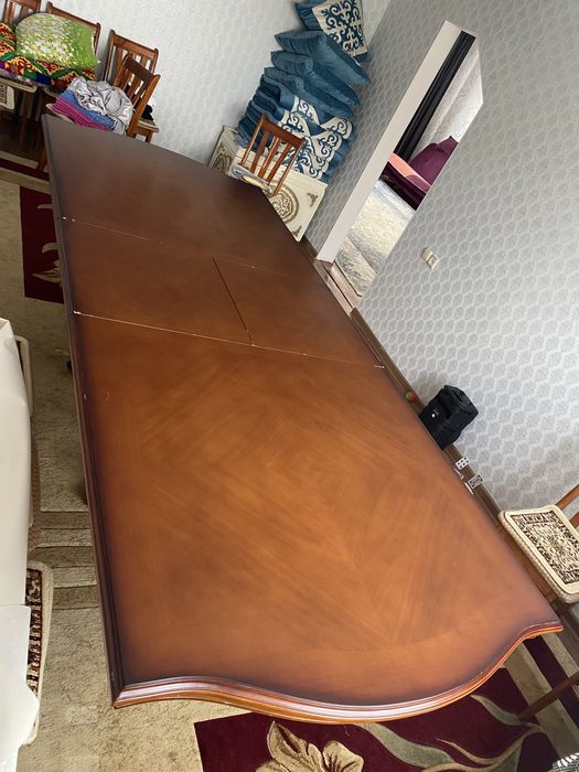 Стол гостивой Малайзия дерево