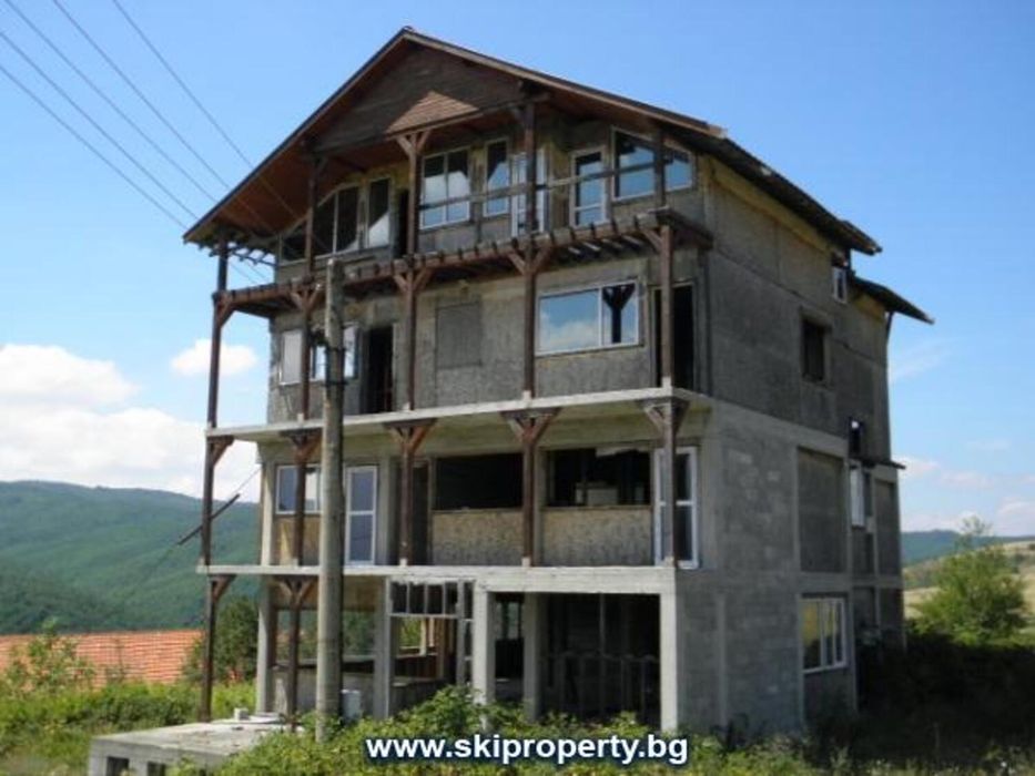 Имот с гледки към планината в Гуцал!