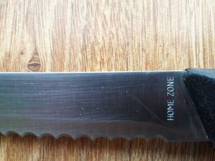 Cutit cu lama zimtata si cutit de plastic cu lama zimtata