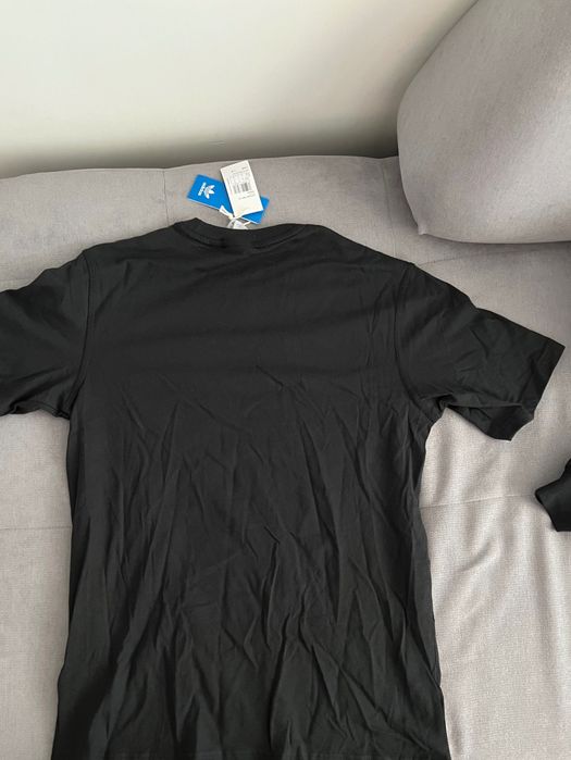 Adidas тениска с етикети