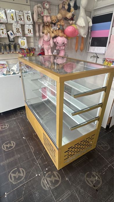 Ветрина холодильник