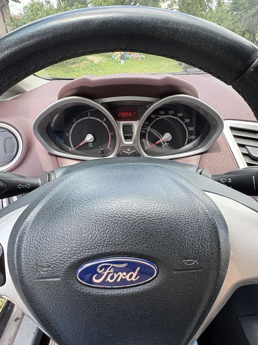 Vand sau schimb Ford Fiesta Titanium