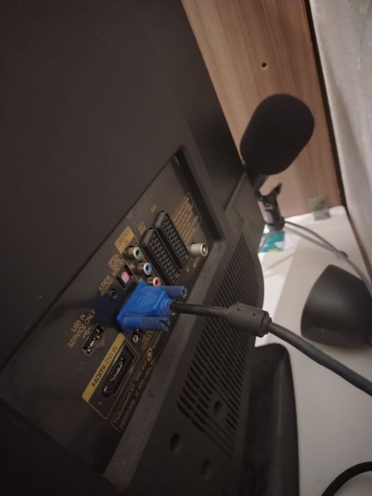 Телевизор LG, диагональ 80см