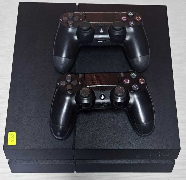 PS4 с 2 джойстика и игри