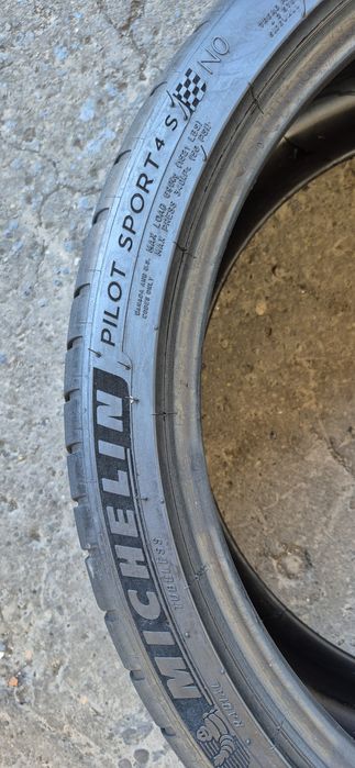 4 anvelope vara,fata Michelin 245/35/20,dot 2022,spate Continental  275/30/20,dot 2024.Pretul este pe bucata.