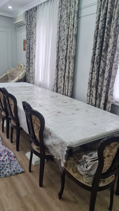 Стол для гостинной