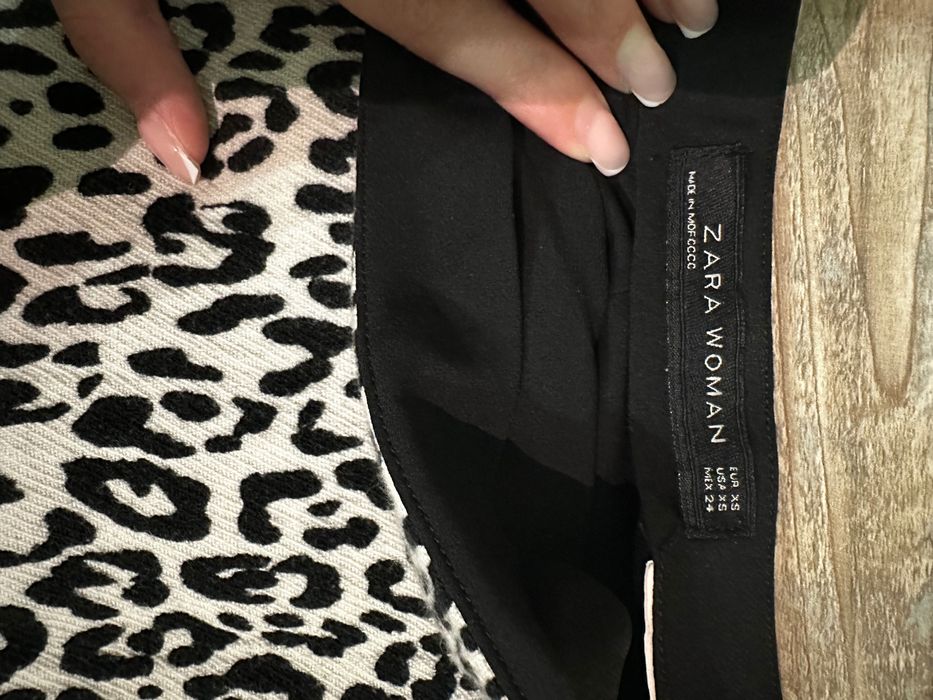 Къса пола на Зара