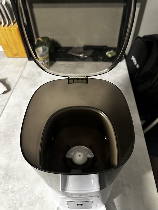 Dispenser hrana uscata (hranitor automat) pisici/catei