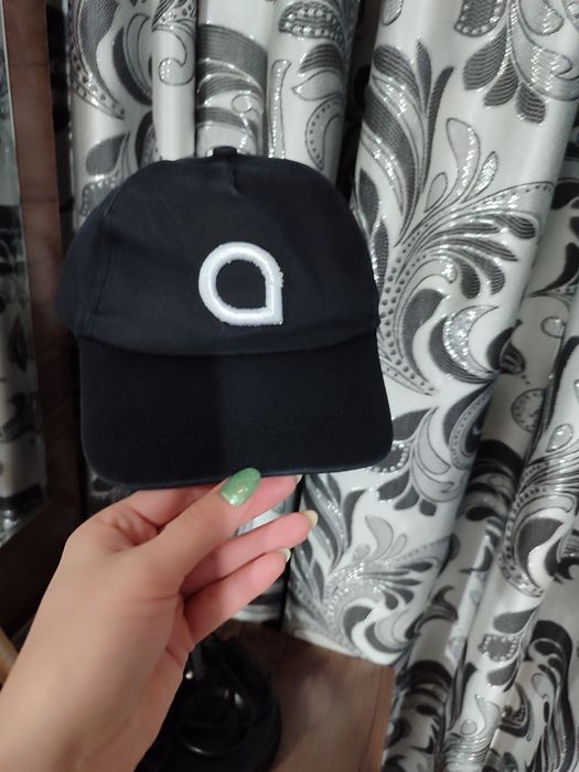 Мужская кепка в отличном состоянии