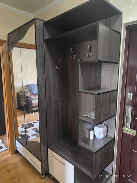 Продается прихожая шкаф