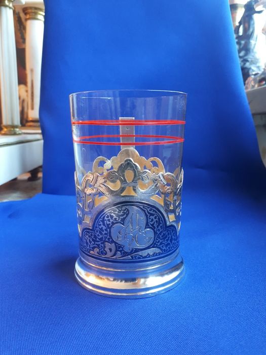 Серебряный подстаканник.