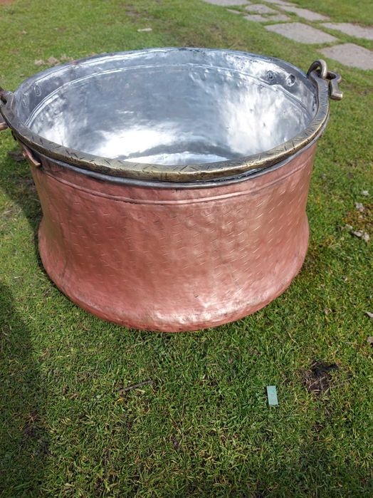 Продавам меден казан