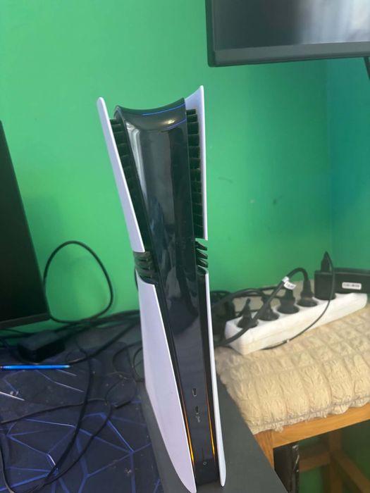 Здравейте!Продавам playsration 5 pro 2 TB