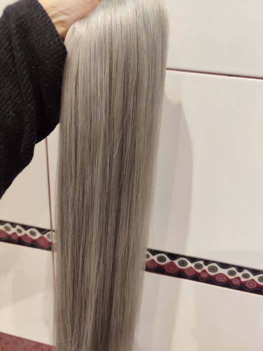 Естествена сивкаво руса коса, супер двойна плътност.