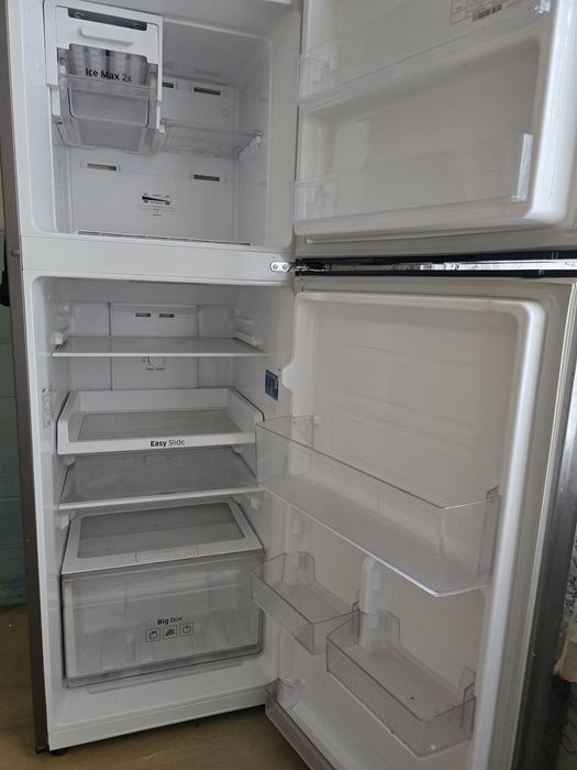 Холодильник Samsung