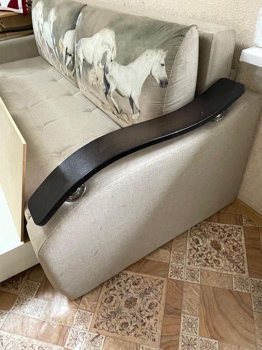 Срочно прадоется диван