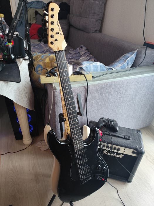 Продам электрогитару Rocktel