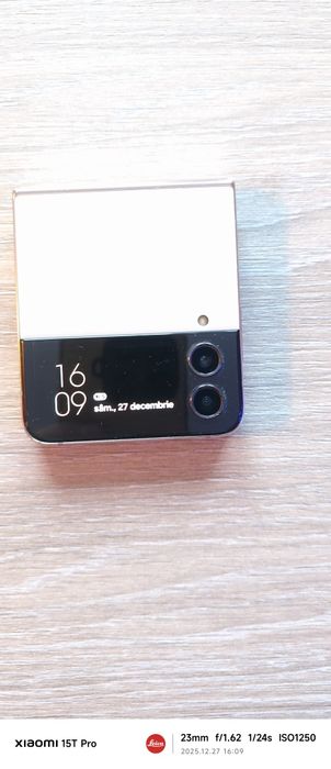 Vând Samsung flip4